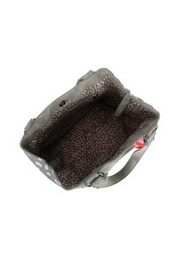 Sac à main gris avec une texture extérieure douce. L'intérieur présente une doublure marron foncé avec des éclats roses. Fermeture éclair et poignées solides.