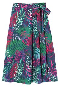 Falda floral con un fondo oscuro, que presenta vibrantes patrones de hojas verdes y rosas, una cinturilla con lazo y un dobladillo acampanado.