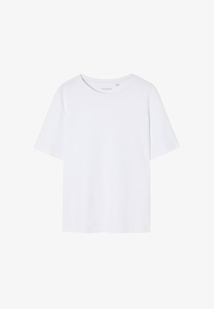 Hvid T-shirt med korte ærmer lavet af blød bomuld. Har rund halsudskæring og afslappet pasform. Ingen mønstre eller grafik til stede.