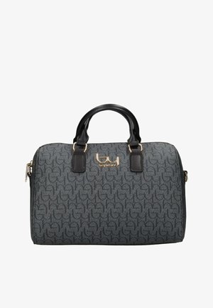 Borsa grigia con motivo monogram scuro, manici in pelle nera, dettagli in metallo color oro e emblema frontale dorato, mostrata su sfondo bianco.