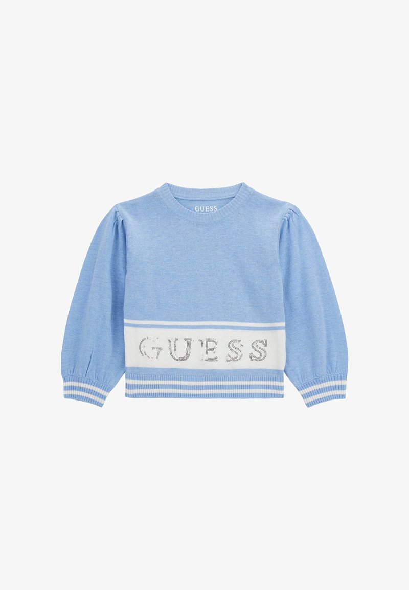 Pull bleu clair à manches longues avec manches bouffantes, bande blanche en bas et logo "GUESS" en grandes lettres sur le devant.