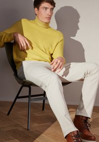 Falconeri Chinos - alabaster