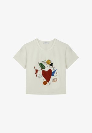 T-shirt en coton blanc avec un design court, présentant des graphismes colorés dessinés à la main, y compris des étoiles et un cœur rouge. Étiquette de marque : TWIST.