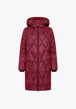 Długi bordowy pikowany płaszcz z kapturem, z przednim zamkiem błyskawicznym, bocznymi kieszeniami na zamek oraz czarnymi elastycznymi mankietami.