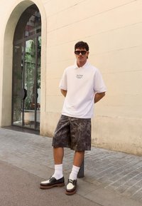 Bershka SHORT SLEEVE - Printtipaita - white