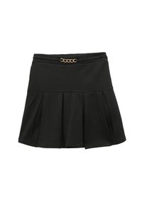 Sort plisseret mini nederdel med en glat stoftekstur, der har en dekorativ guldkædeaccent ved livlinjen.