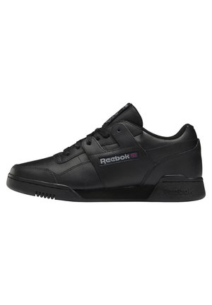 Sort lav Reebok sneaker med snørebåndsdesign, glat læderoverdel og Reebok-logo på siden og sålen, vist i profil.
