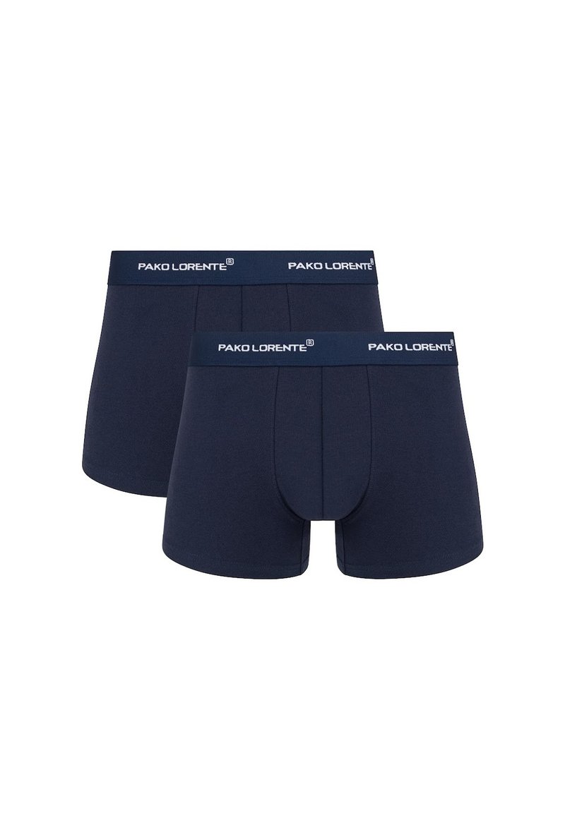 Granatowe bokserki wykonane z miękkiego materiału, o dopasowanym kroju, elastycznej talii z białym napisem logo oraz konturowanej kieszeni. Zestaw zawiera dwie pary.