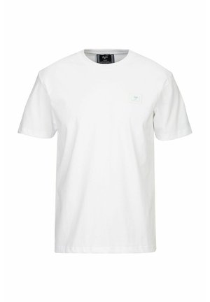 Witte katoenen t-shirt met een ronde halslijn, korte mouwen en een klein, vierkant logopatch op de linker borst.
