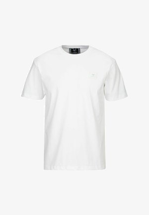 Weißes Baumwoll-T-Shirt mit runder Ausschnitt, kurzen Ärmeln und einem kleinen, quadratischen Logopatch auf der linken Brust.