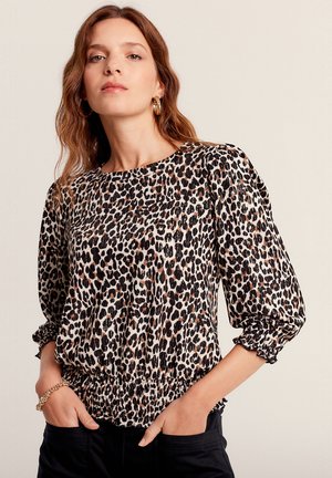 Blouse met luipaardprint van lichtgewicht stof, met een ronde halslijn, geplooide boorden en een elastische zoom voor een casual pasvorm.