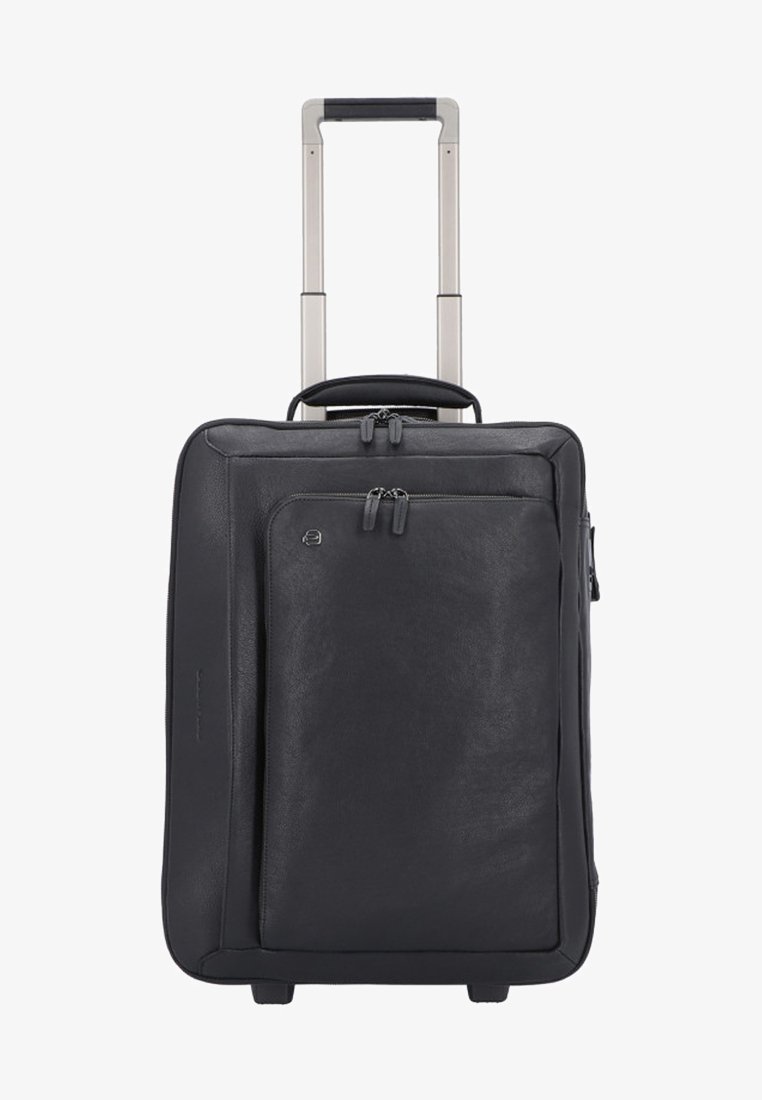 Valigia a rotelle nera in pelle con manico telescopico, superficie liscia, tasca anteriore con zip e ruote robuste. Design compatto per i viaggi.