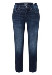Jeans de mezclilla azul oscuro con un corte ajustado, estilo de cinco bolsillos, cierre de cremallera y un dobladillo sin acabar en los tobillos. Acentos cosidos visibles.