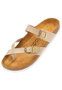 Beige sandaler med två blanka remmar och gyllene spännen, korkfotbädd och vit gummisula. Mocka textur på den inre ytan.