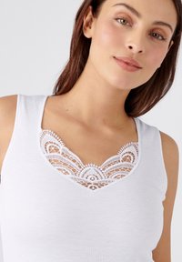 Damart AVEC GUIPURE  - Top - blanc
