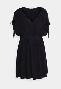 Robe noire avec un décolleté en V, des manches courtes froncées, une taille élastique et une jupe fluide, fabriquée en tissu léger et doux.