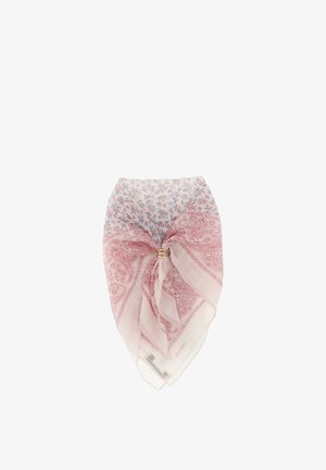 Sciarpa rosa chiaro e bianca con motivi floreali e paisley, raccolta e tenuta da un anello dorato al centro.
