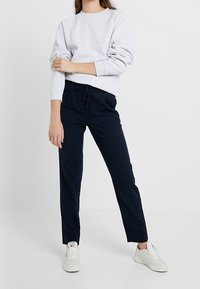 Vero Moda Tall Tygbyxor - dark blue