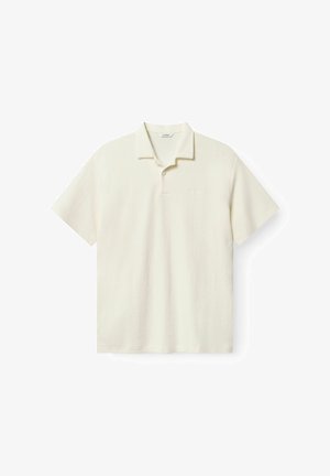 Krémově bílá polokošile s krátkým rukávem z texturované látky, s límečkem sklopeným dolů a dvouknoflíkovým zapínáním.