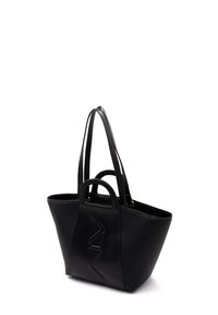Borsa a tracolla nera realizzata in materiale testurizzato, caratterizzata da due manici lunghi, una forma strutturata e un logo in rilievo ben visibile sul davanti.