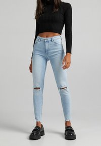 Bershka Stickad tröja - black