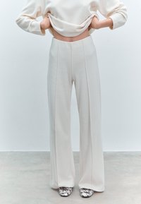 WITH SEAM DETAIL  - Stoffhose - white