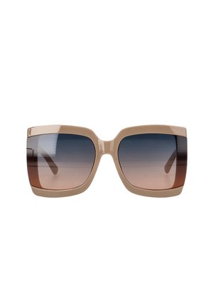 Gafas de sol de gran tamaño con un grueso marco de plástico beige, lentes tintados en degradado de azul a marrón y forma cuadrada.
