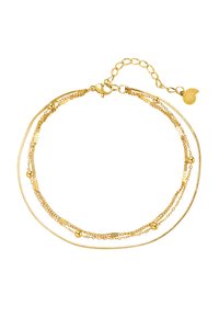 Pulsera de oro de múltiples hilos con diversos estilos de cadenas y acentos esféricos, que cuenta con un cierre y una longitud ajustable con un colgante.