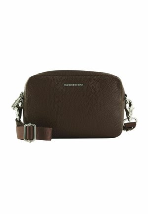 Sac bandoulière en cuir texturé marron foncé avec sangle en tissu réglable et fermoirs métalliques argentés ainsi que fermeture éclair.