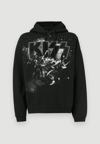 Černá mikina s kapucí s grafickým potiskem kapely KISS, s stříbrným logem a scénou z vystoupení na přední straně.