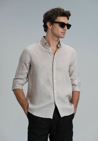 Unausgewählt, beige
