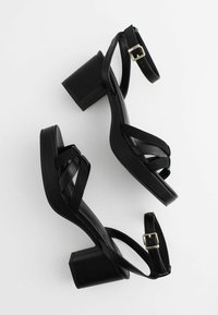 Next Sandali s platformo - black