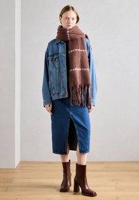 Anna Field Bufanda - brown