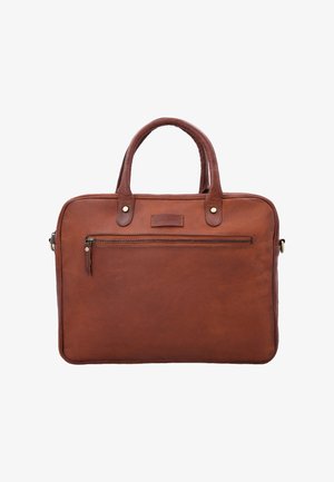 Braune Lederaktentasche mit zwei Griffen, vorderer Reißverschlusstasche und minimalen Nähten vor weißem Hintergrund.