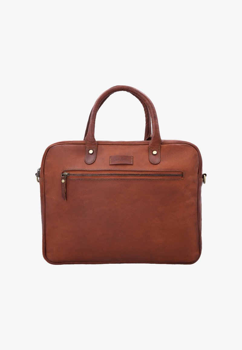 Hnedá kožená aktovka s dvoma rukoväťami, predným vreckom na zips a minimálnym prešívaním na bielom pozadí.
