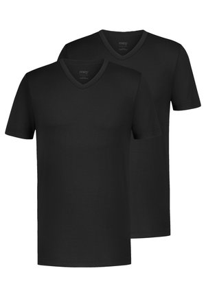 Zwei schlichte schwarze T-Shirts mit V-Ausschnitt und kurzen Ärmeln, eines leicht hinter dem anderen, auf weißem Hintergrund dargestellt.