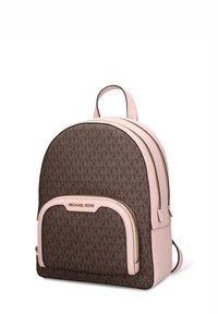 Zaino marrone con motivo monogram, dettagli rosa pallido, doppie cerniere, tasca frontale e manico superiore. Tessuto con texture e design elegante.