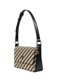 Sac bandoulière noir et beige avec un motif à rayures diagonales, une sangle en cuir et des accessoires en métal, comportant un petit accent de verrou.
