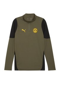 Puma langærmet pullover, oliven grøn med sorte detaljer, har en kvart lynlås og et gult Borussia Dortmund-logo på brystet.