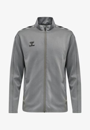 Grau zip-up Jacke mit hohem Kragen, schwarzem Logo auf der linken Brust und schwarzen Streifen auf den Schultern. Hergestellt aus glattem Material.