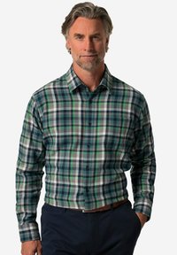 Camicia a scacchi da uomo in tonalità di verde, blu e grigio. Realizzata in tessuto morbido con chiusura a bottone e maniche lunghe. Presenta un colletto classico.