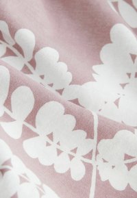 Next REGULAR FIT  - Yöpaita - pink leaf