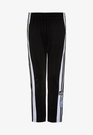 Czarne spodnie dresowe Adidas z białymi paskami po bokach, elastycznym pasem i dwiema naszywkami z logo Adidas na lewej nogawce. Brak widocznej osoby.
