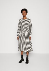 Tommy Hilfiger - ZIGZAG WAISTED MIDI DRESS - Ingruha - white Miniatűr kép 1