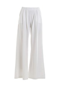 Pantaloni albi cu picioare largi, confecționați dintr-un material ușor, având un elastic în talie și pliseuri, oferind o siluetă fluidă.
