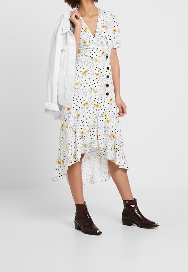 Miss Selfridge Robe longue off-white/écru (Seconde main) ZALANDO