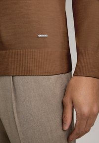 JOOP! DAVIDE - Strickpullover - braun