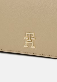 Tommy Hilfiger CASUAL LARGE WALLET - Portfel