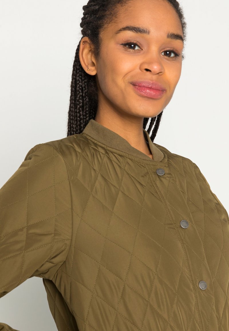 Damen Leichte Jacken | Noisy May QUILTED JACKET Bomberjacke military olive/khaki - FT09436 Damen Leichte Jacken | Noisy May QUILTED JACKET Bomberjacke military olive/khaki - FT09436