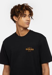 Dickies EMBLEM  - Camiseta estampada - black